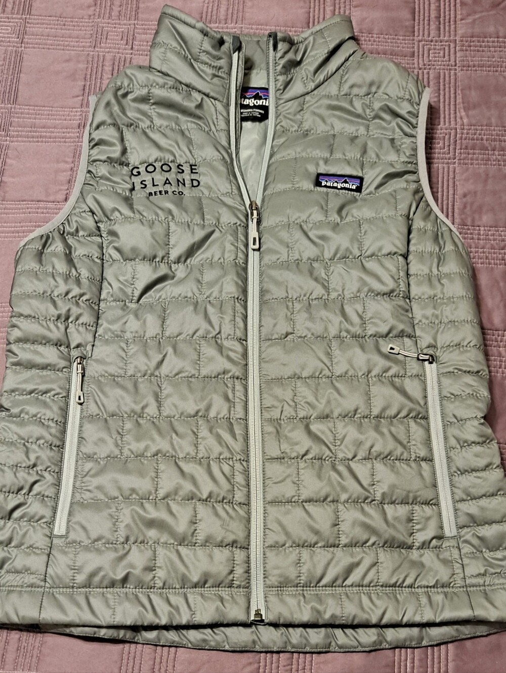Patagonia Womens Gray Quilted Vest with Goose Island Detail Sz L